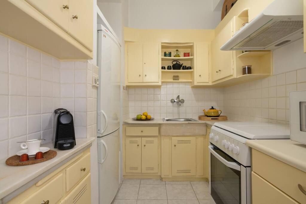 Chic N Central Apt In Kolonaki Apartment Атина Екстериор снимка