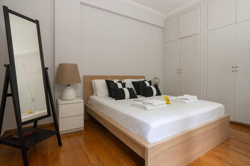 Chic N Central Apt In Kolonaki Apartment Атина Екстериор снимка