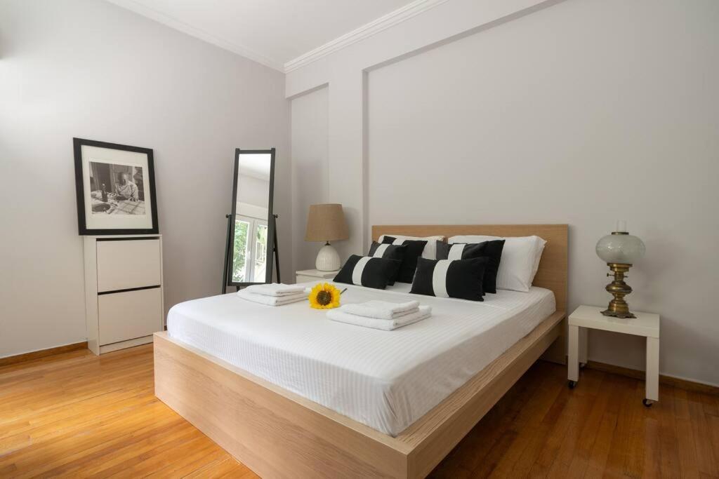Chic N Central Apt In Kolonaki Apartment Атина Екстериор снимка